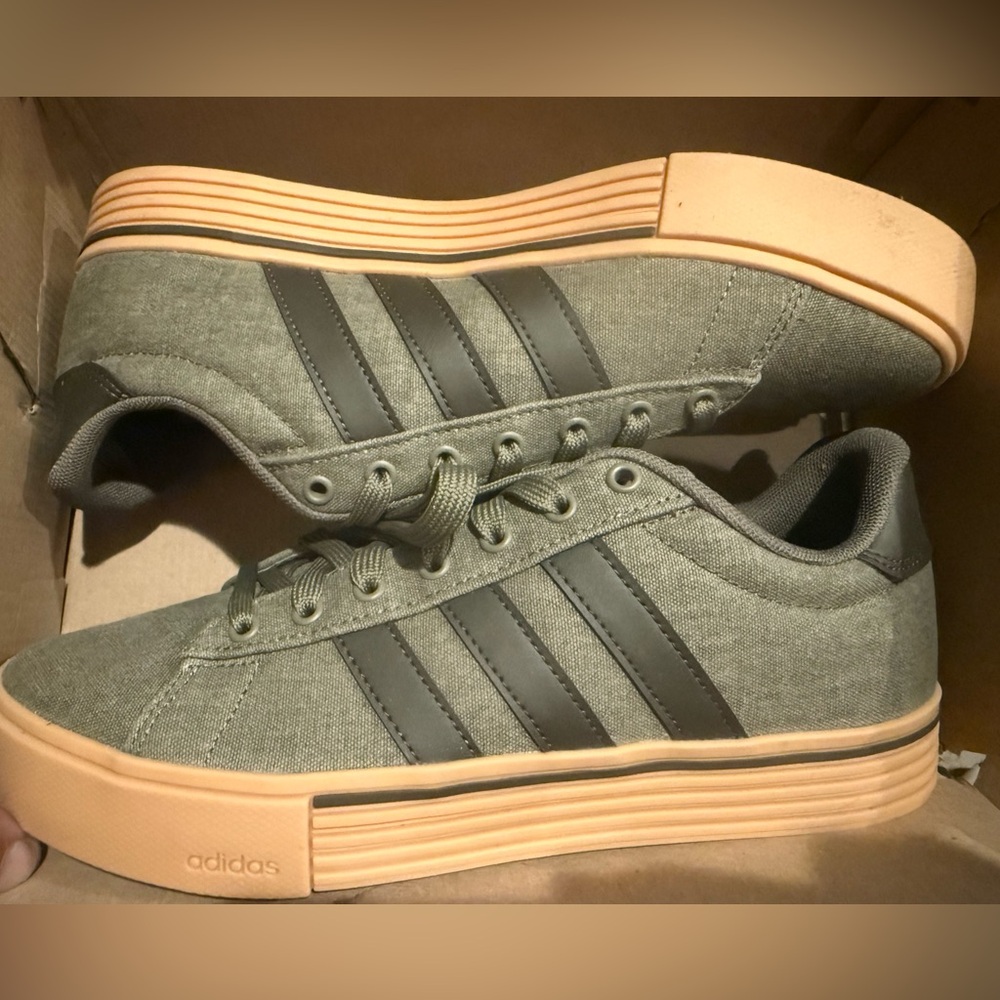 Adidas (SOLD ON EBAY) - Picture 3 of 6
